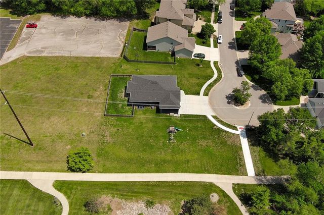 804 Merion Street, Lansing, KS 66043