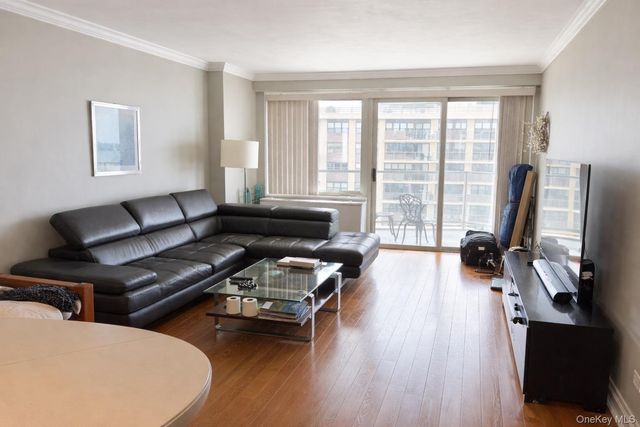 1815 215th Street 16J, Bayside, NY 11360