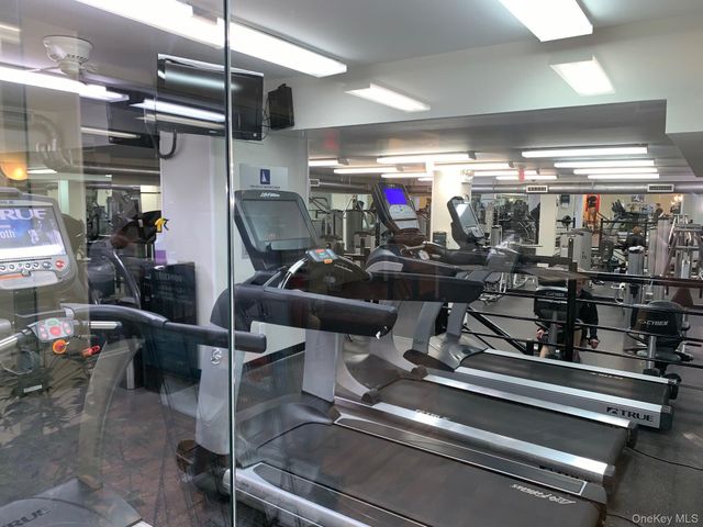 1815 215th Street 16J, Bayside, NY 11360