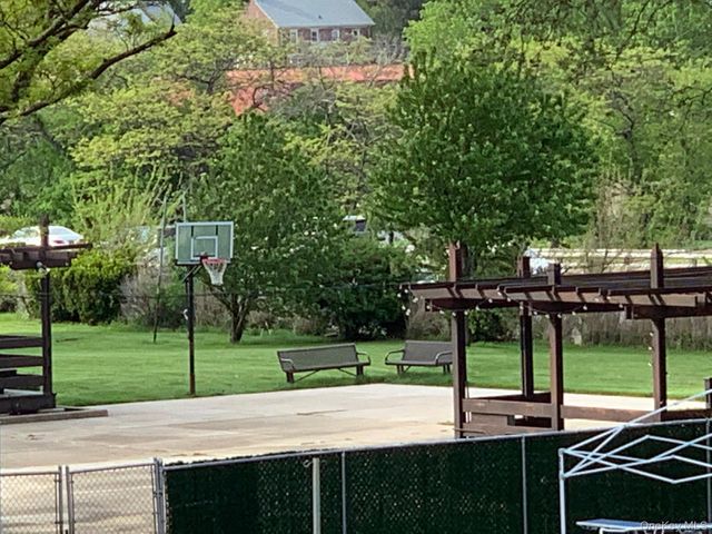 1815 215th Street 16J, Bayside, NY 11360