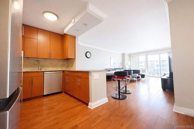 1815 215th Street 16J, Bayside, NY 11360