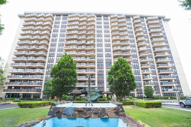 1815 215th Street 16J, Bayside, NY 11360