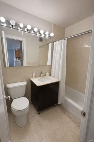 1815 215th Street 16J, Bayside, NY 11360