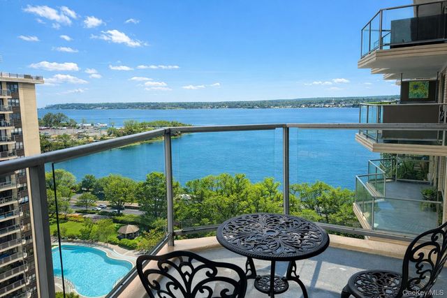 1815 215th Street 16J, Bayside, NY 11360