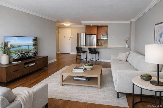 1815 215th Street 16J, Bayside, NY 11360