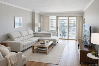 1815 215th Street 16J, Bayside, NY 11360