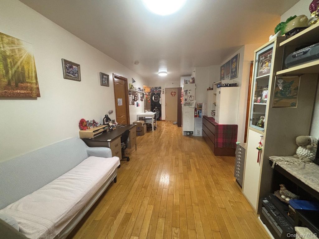 144-77 Barclay Ave 4B, Flushing, NY 11355 — photo 2