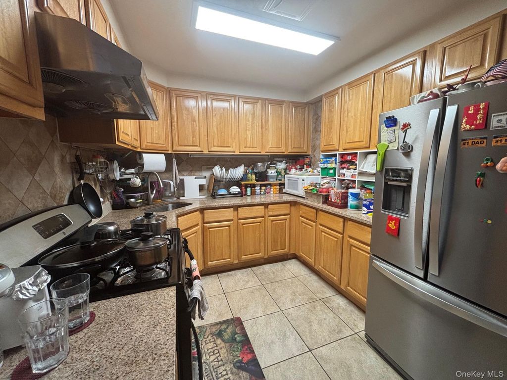144-77 Barclay Ave 4B, Flushing, NY 11355 — photo 4