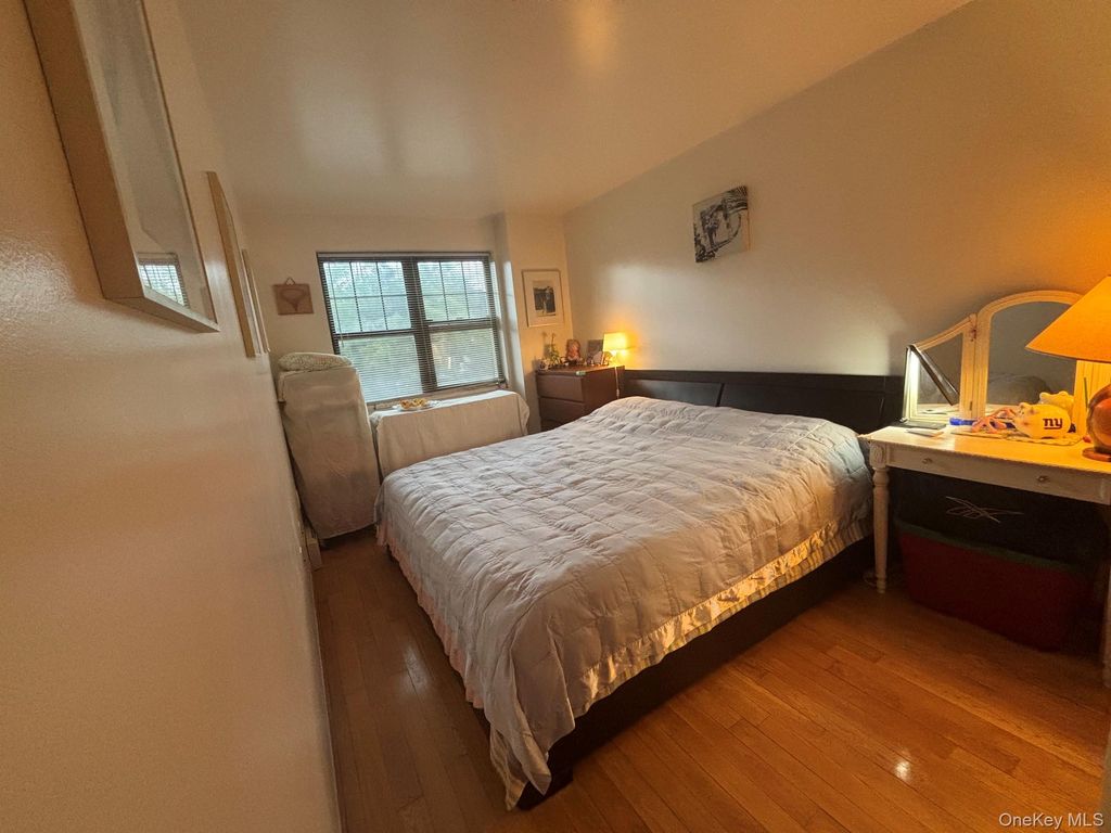 144-77 Barclay Ave 4B, Flushing, NY 11355 — photo 5