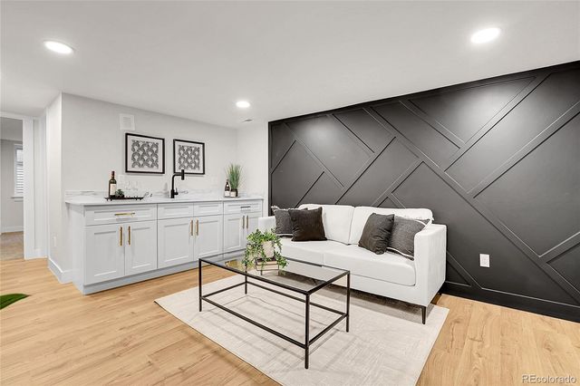 2827 Bellaire Street, Denver, CO 80207