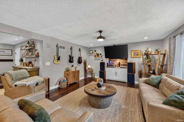 28887 County Road 22, Elkhart, IN 46517