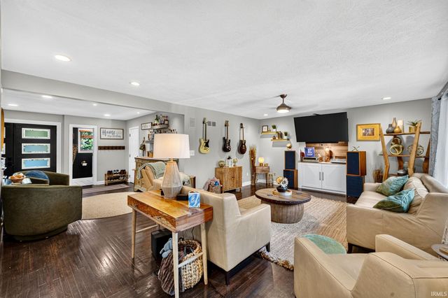 28887 County Road 22, Elkhart, IN 46517