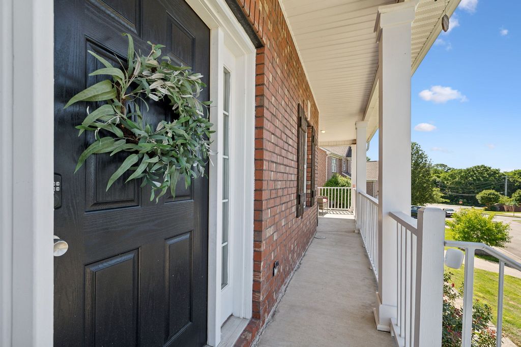 1012 Tulip Blossom Dr, Hermitage, TN 37076