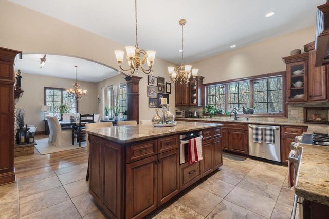 W289S4684 Rockwood TRAIL, Waukesha, WI 53189