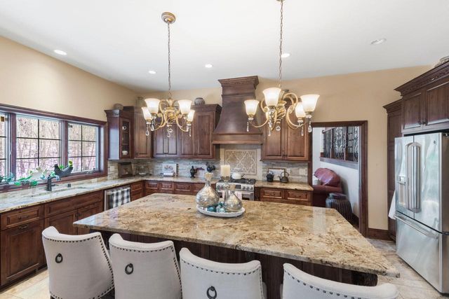 W289S4684 Rockwood TRAIL, Waukesha, WI 53189