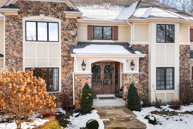 W289S4684 Rockwood TRAIL, Waukesha, WI 53189