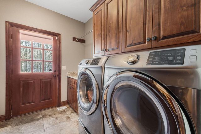 W289S4684 Rockwood TRAIL, Waukesha, WI 53189