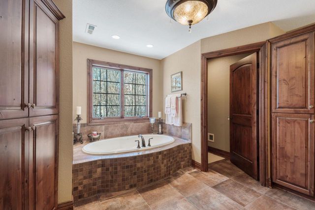 W289S4684 Rockwood TRAIL, Waukesha, WI 53189