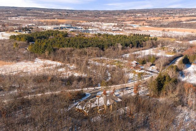 W289S4684 Rockwood TRAIL, Waukesha, WI 53189