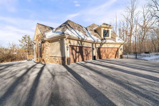 W289S4684 Rockwood TRAIL, Waukesha, WI 53189