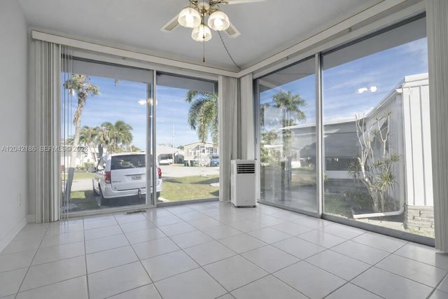 2260 SW 85th Way, Davie, FL 33324
