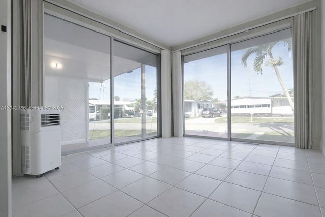2260 SW 85th Way, Davie, FL 33324