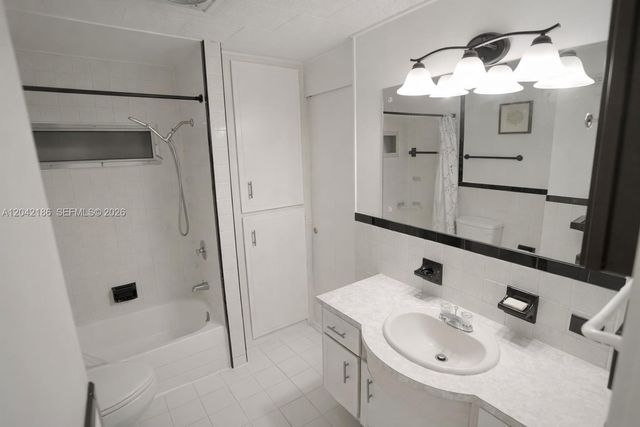 2260 SW 85th Way, Davie, FL 33324