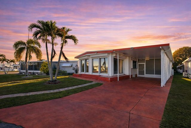 2260 SW 85th Way, Davie, FL 33324