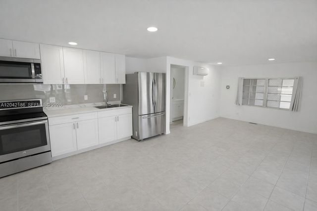 2260 SW 85th Way, Davie, FL 33324