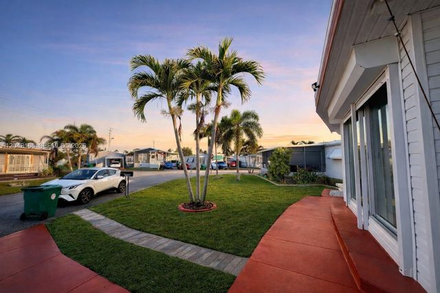 2260 SW 85th Way, Davie, FL 33324