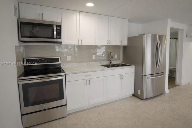 2260 SW 85th Way, Davie, FL 33324