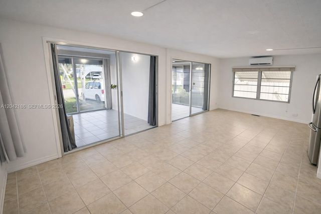 2260 SW 85th Way, Davie, FL 33324