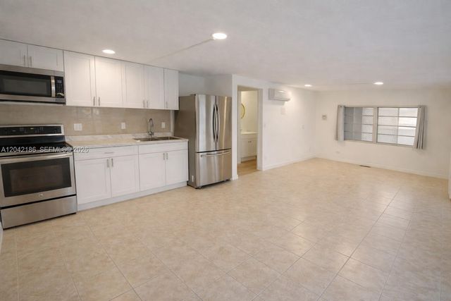 2260 SW 85th Way, Davie, FL 33324