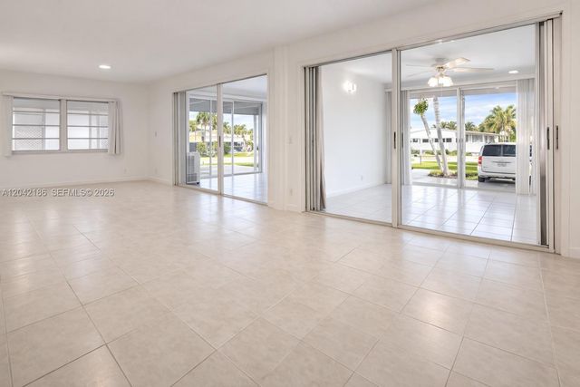 2260 SW 85th Way, Davie, FL 33324
