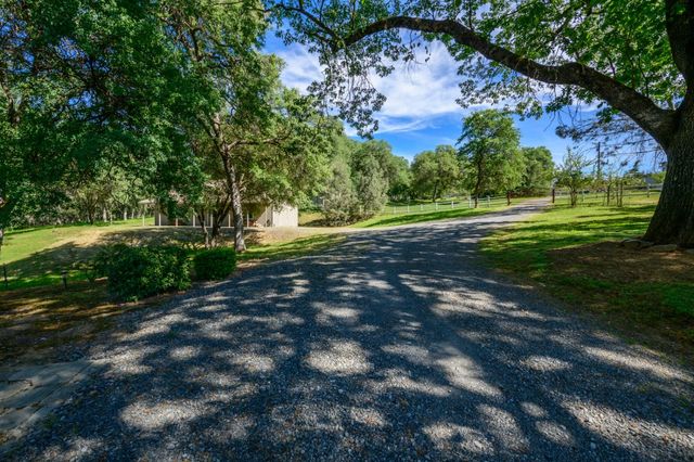 4001 Carlinda, Placerville, CA 95667