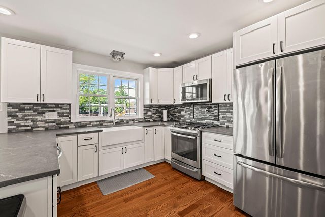 8143 Stonegate Drive, Tinley Park, IL 60487