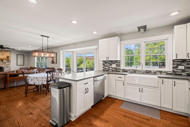 8143 Stonegate Drive, Tinley Park, IL 60487
