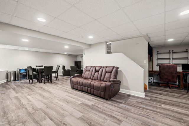8143 Stonegate Drive, Tinley Park, IL 60487