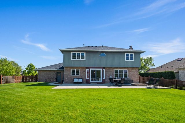 8143 Stonegate Drive, Tinley Park, IL 60487