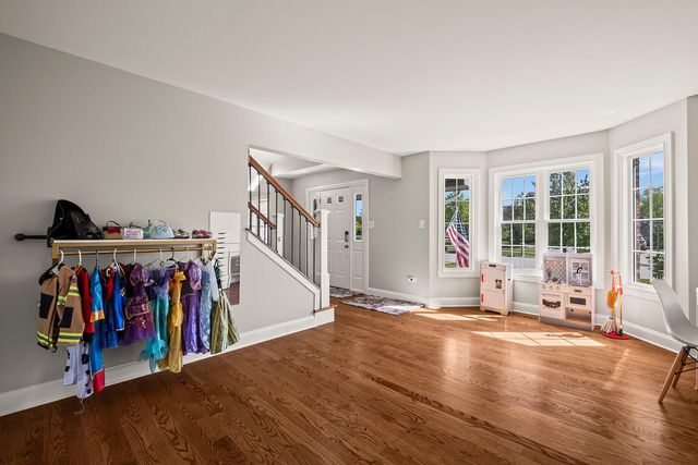 8143 Stonegate Drive, Tinley Park, IL 60487