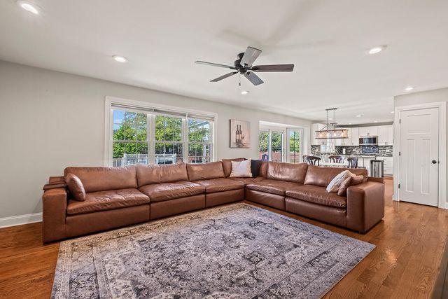 8143 Stonegate Drive, Tinley Park, IL 60487