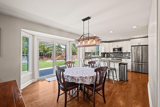 8143 Stonegate Drive, Tinley Park, IL 60487