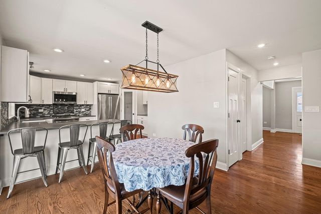 8143 Stonegate Drive, Tinley Park, IL 60487