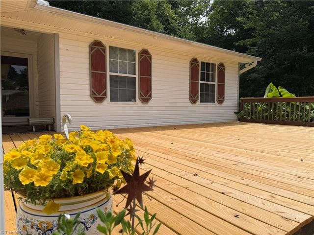 221 Farmview Road, Madison, NC 27025