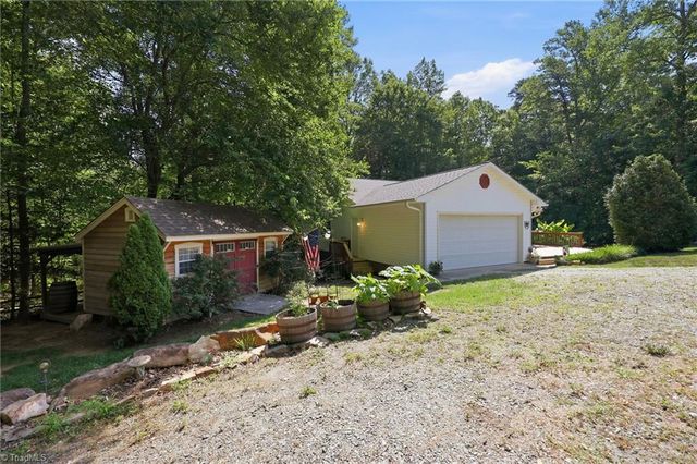 221 Farmview Road, Madison, NC 27025