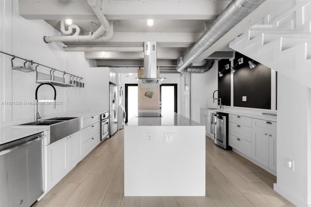 6901 Edgewater Dr 315, Coral Gables, FL 33133