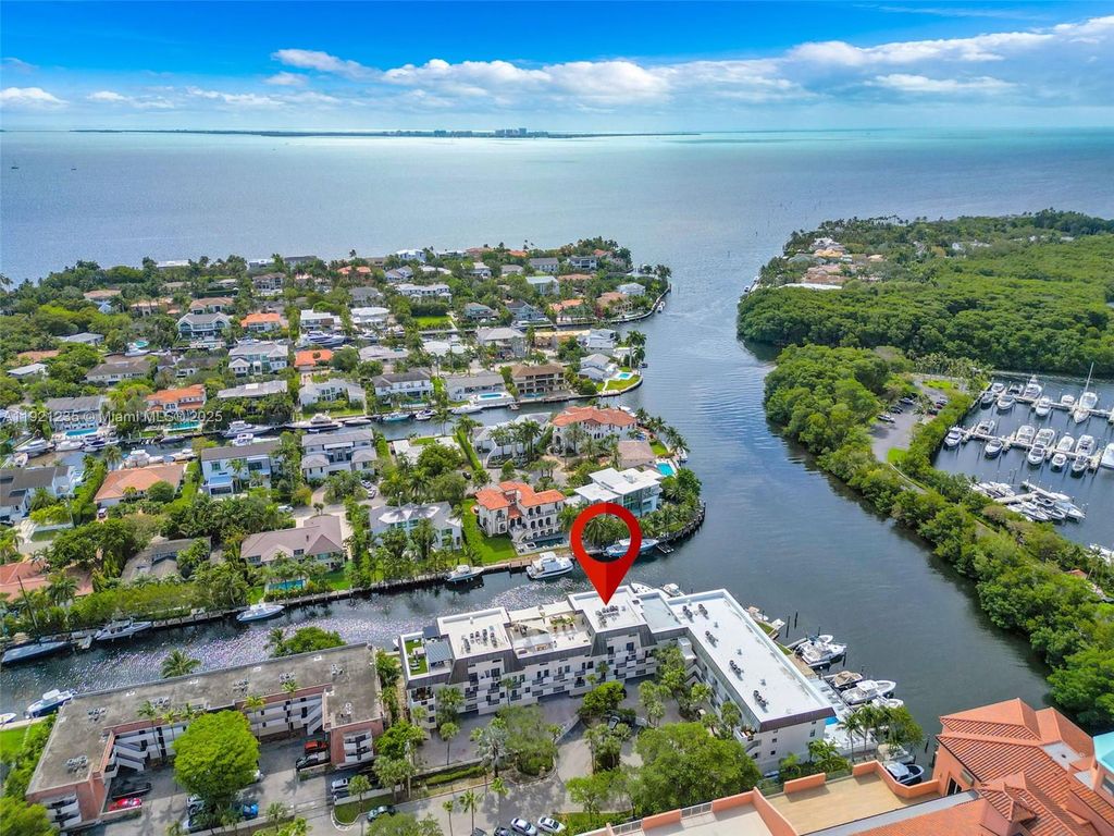 6901 Edgewater Dr 315, Coral Gables, FL 33133