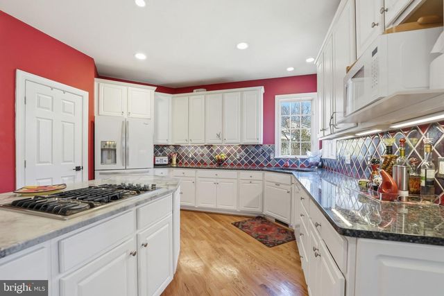 2707 PIONEER LN, Falls Church, VA 22043