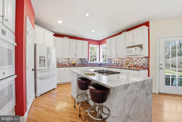 2707 PIONEER LN, Falls Church, VA 22043