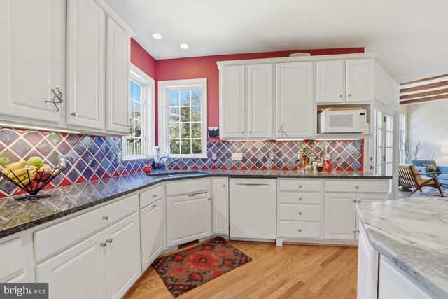 2707 PIONEER LN, Falls Church, VA 22043